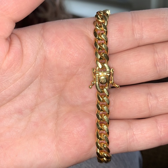 Gold-plated Cuban Link Bracelet - Picture 3 of 3